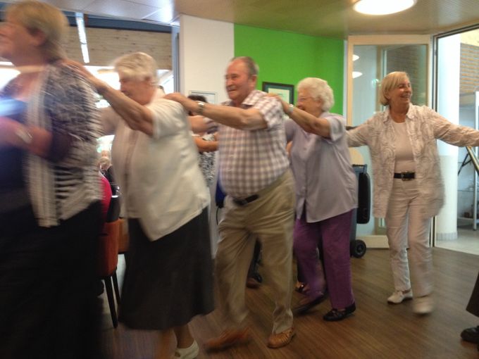 Een hapje en een drankje, muziek, en de polonaise mag dan natuurlijk niet ontbreken! 